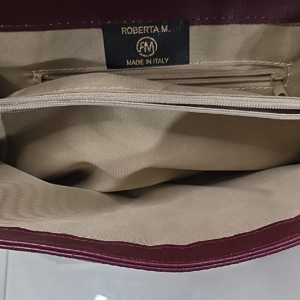 Chic Quilted Shoulder Bag in Rich Burgundy - Picture 5 of 8